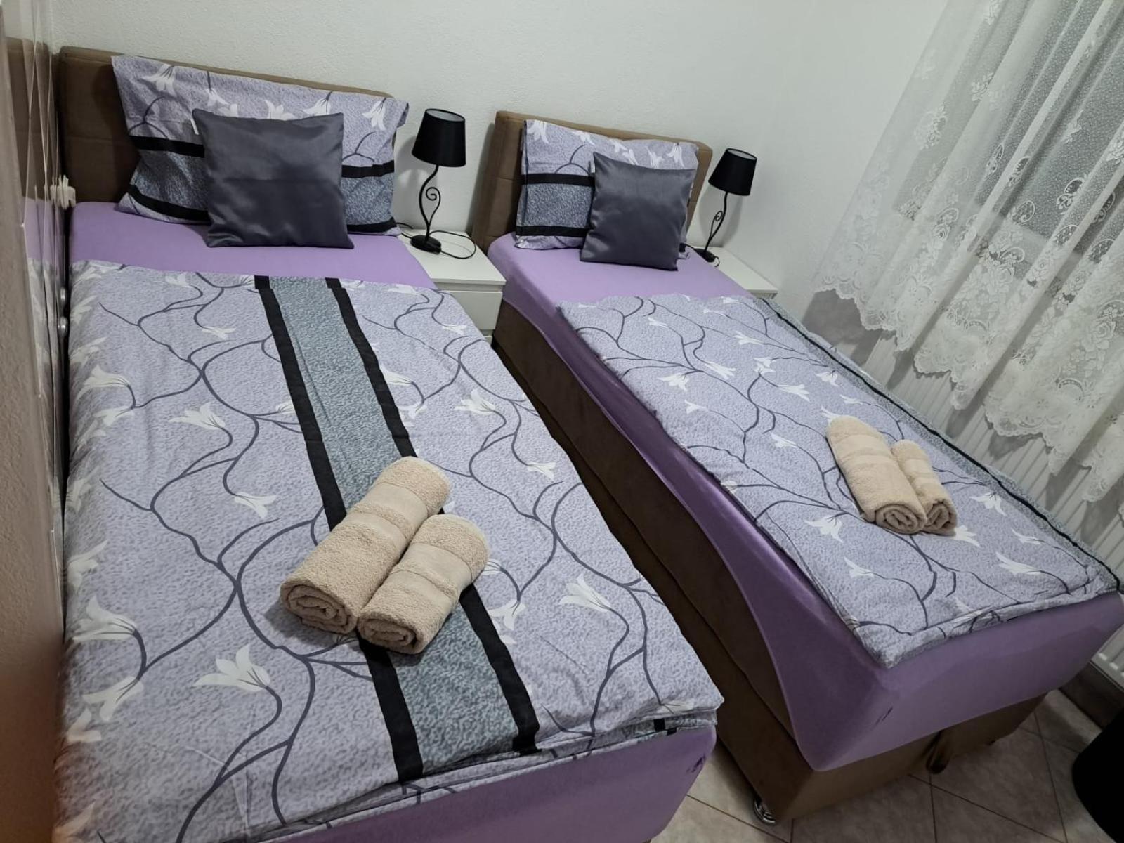 Apartmani Marijamagdalena Gračac Exterior foto